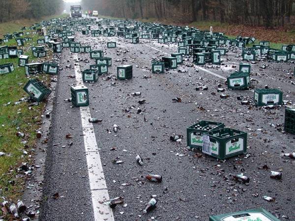 File:Bierkratten all over the place.jpg