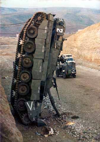 File:Tank maakt handstand.jpg
