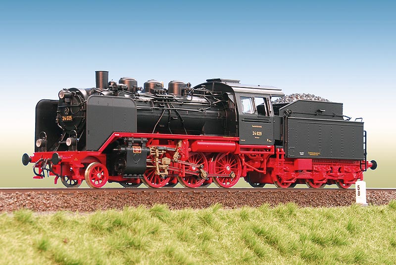 File:Roco 62212 BR 24 029.jpg