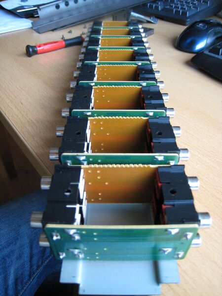 File:Tascam PB-32H cinch en pcb aanzicht.jpg