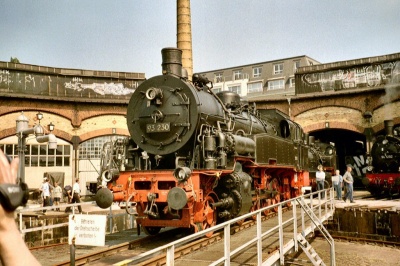 BR93-230 wordt gedraaid.jpg