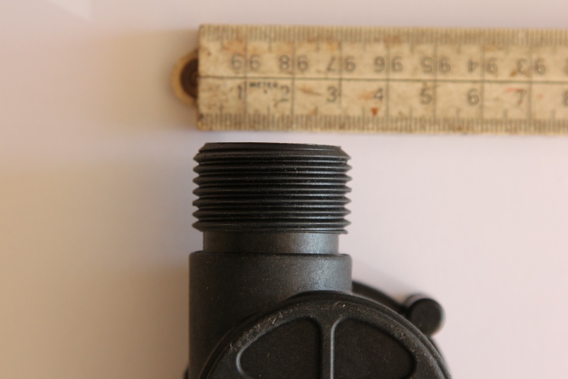 File:Waterflow sensor YF-G1 - diameter in cm.JPG