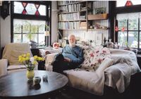 Ben Meijer (76) woont al 50 jaar op het Dorpsplein in Sloten (uit Het Parool van 10 januari 2026).