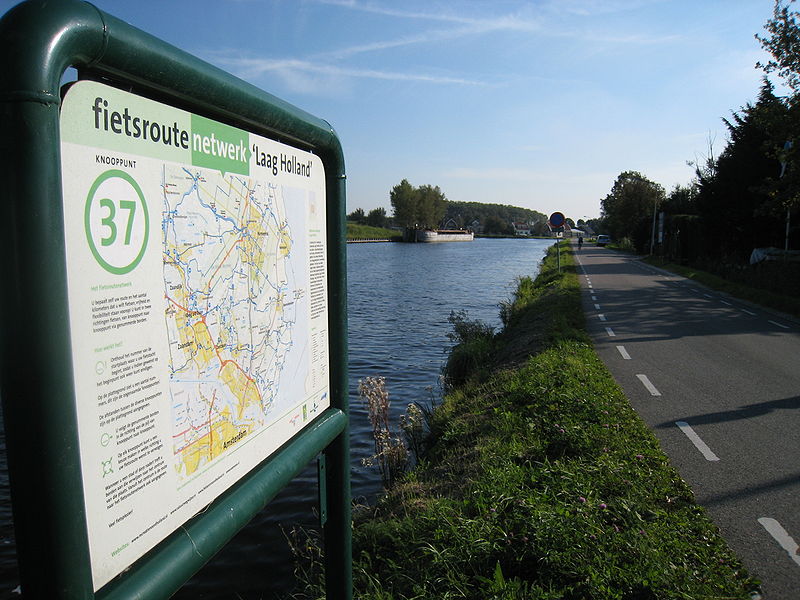 File:Fietsroute Netwerk Laag Holland knooppunt 37 3.jpg