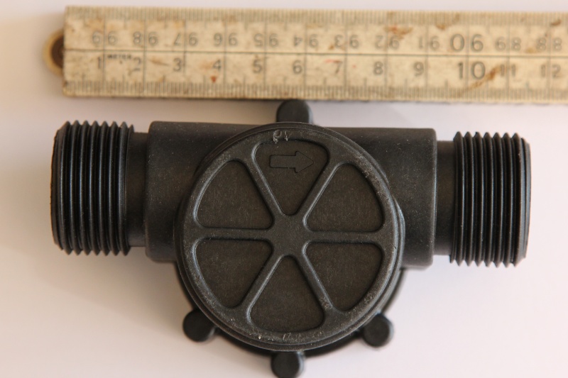 File:Waterflow sensor YF-G1 - lenth in cm.JPG